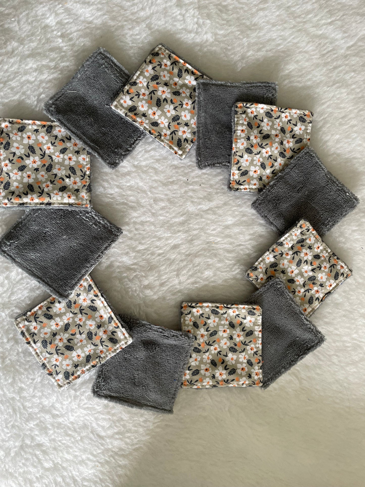 Lingettes gris foncé