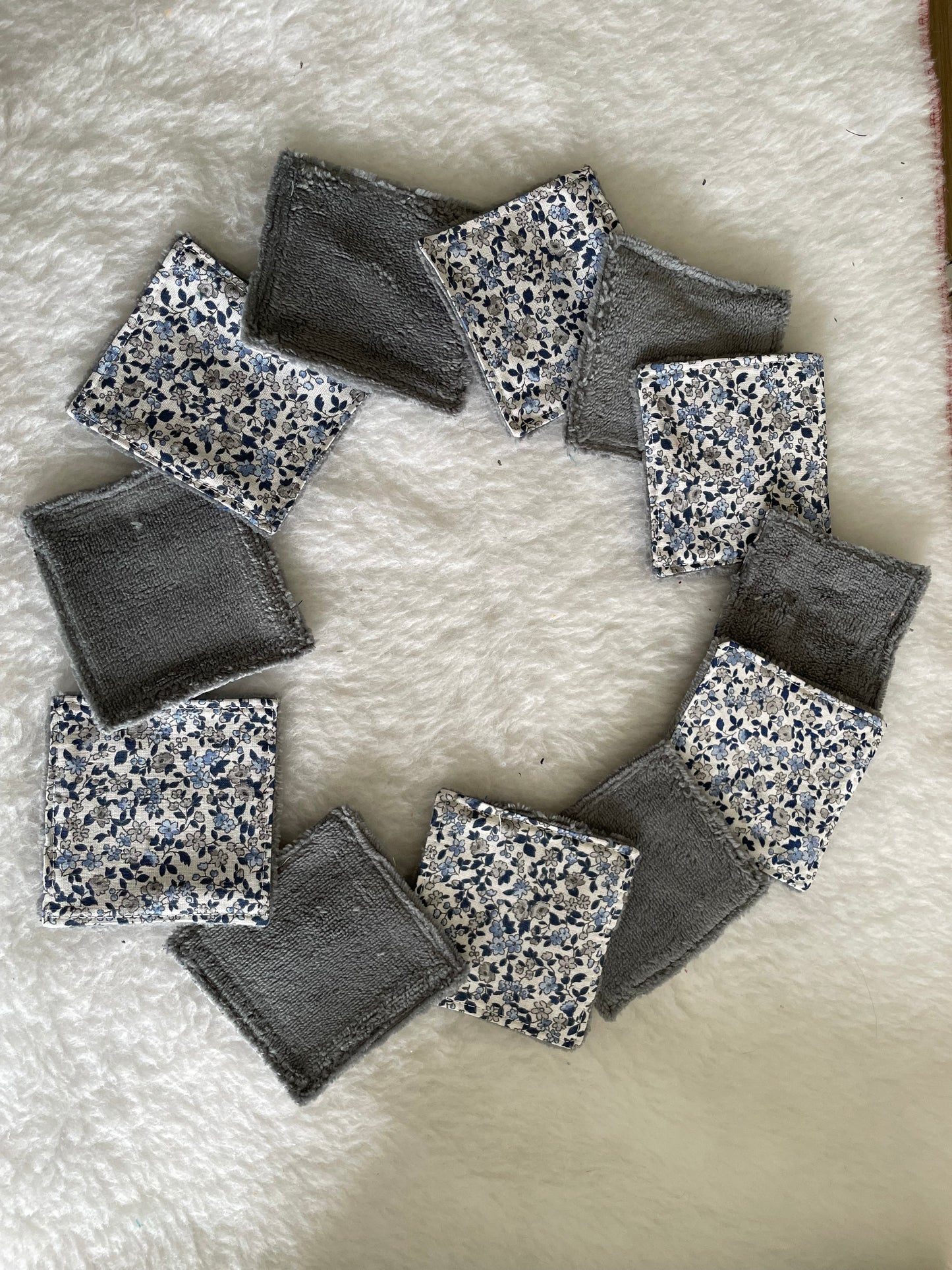 Lingettes gris foncé